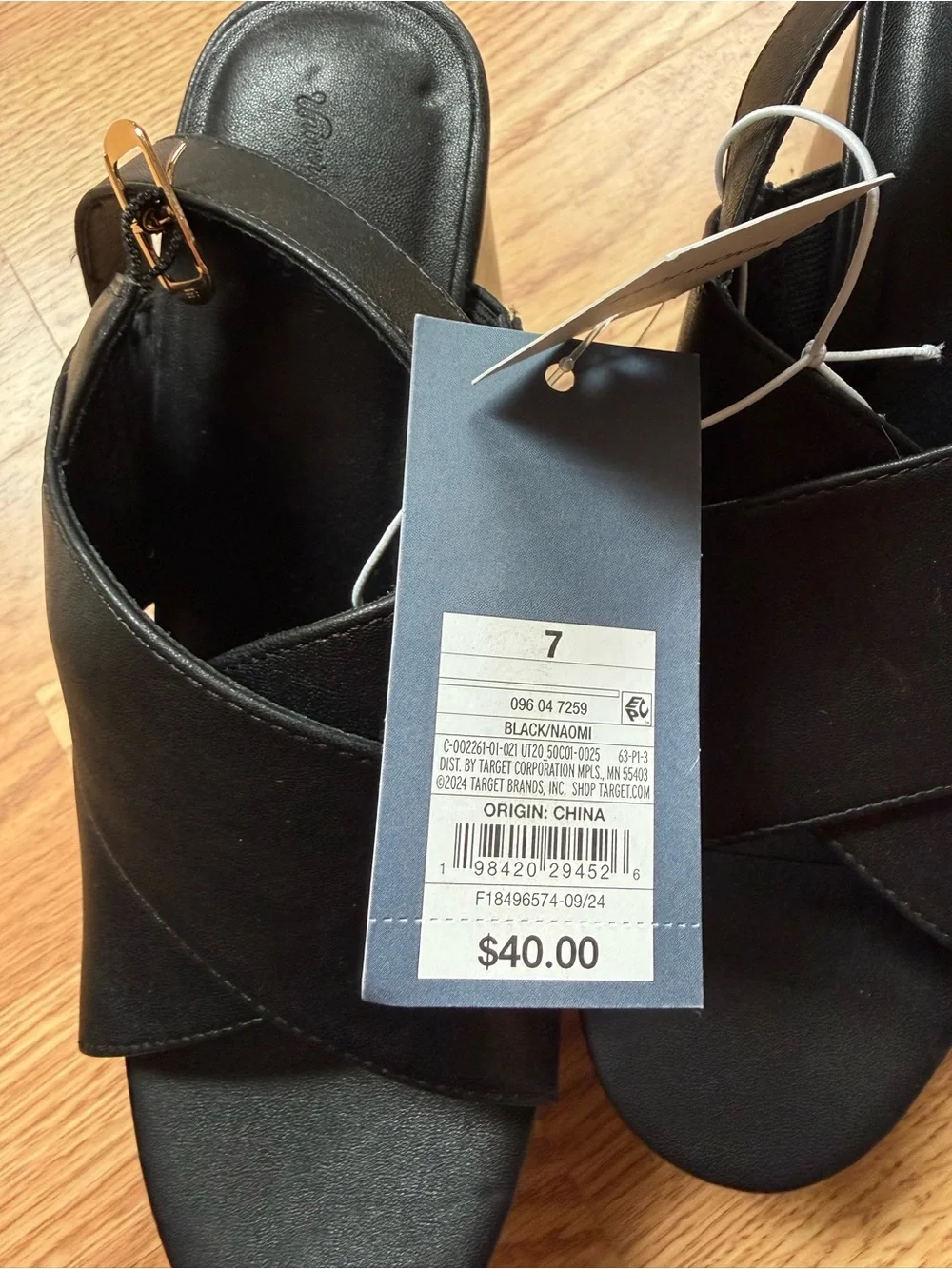 NWT Universal Thread Black Cross Strap Block Heel Sandals Size 7